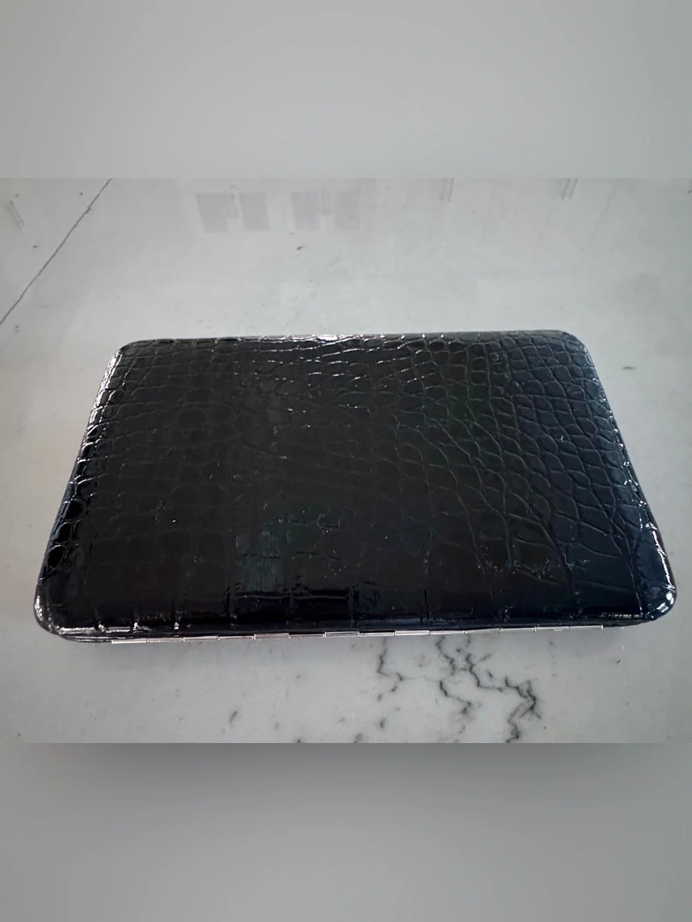 Compact Wallet on a Removable Chain